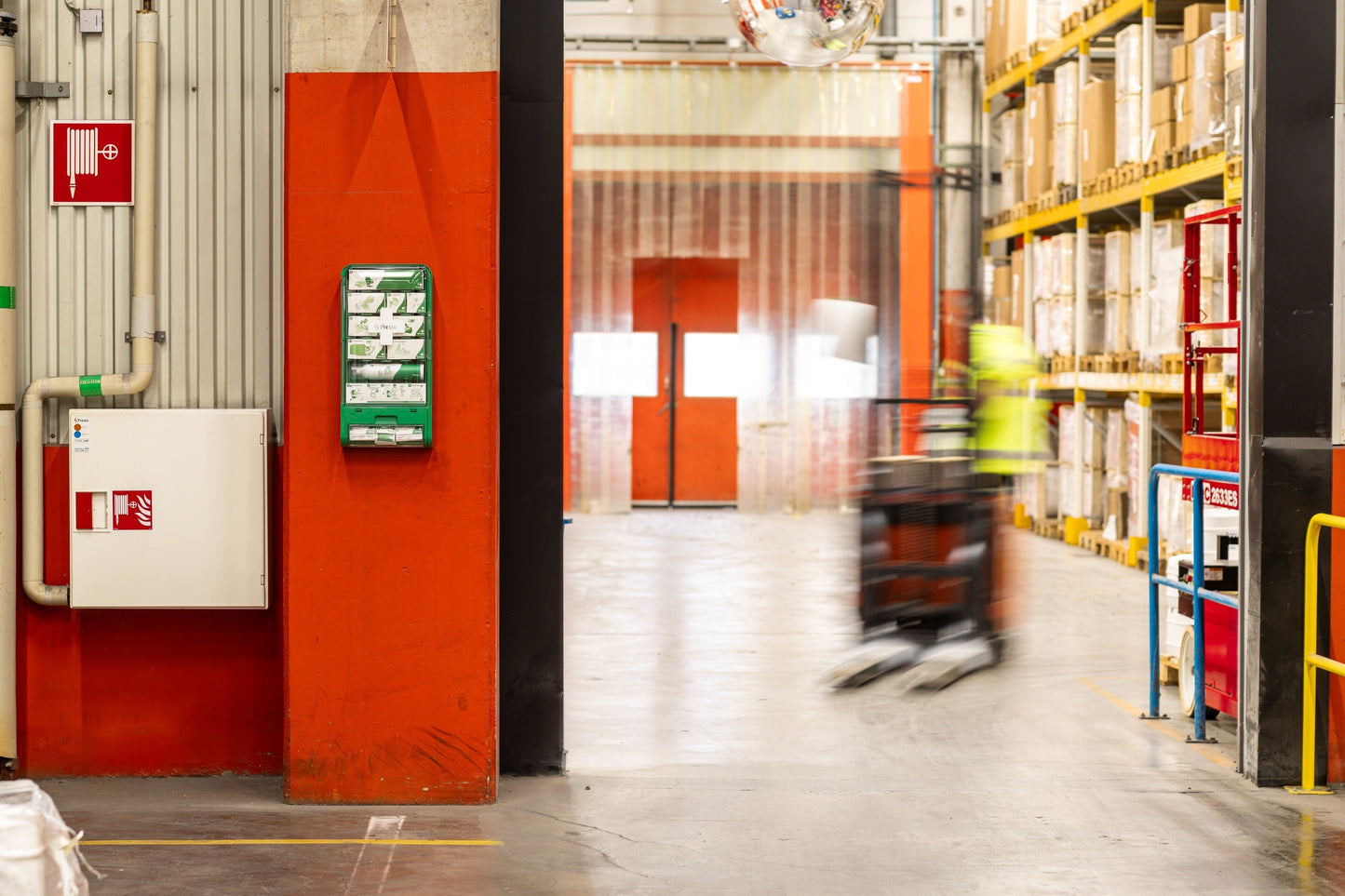 Forudbestil: Presto Førstehjælpsstation inkl. holder til hjertestarter