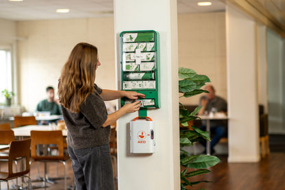 Forudbestil: Presto Førstehjælpsstation inkl. holder til hjertestarter